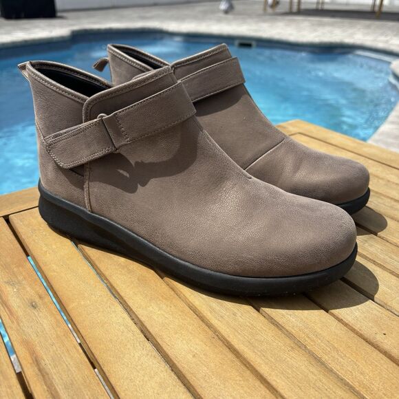Clarks Cloudsteppers Side Zip Adjustable Strap Ankle Boots Women’s sz 11 W - Picture 1 of 8